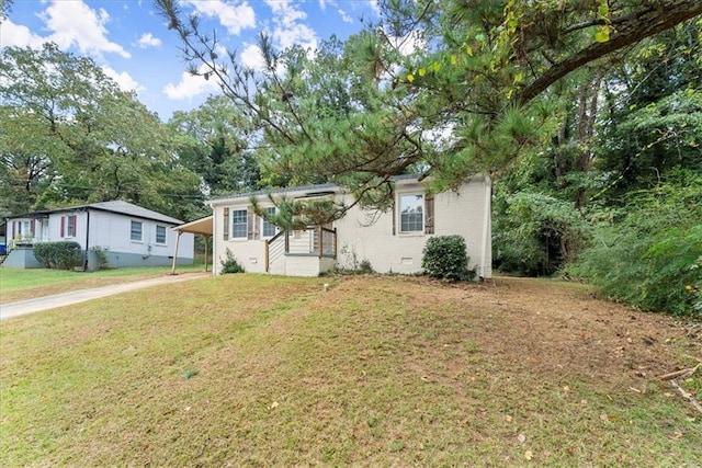 single story home with a front yard