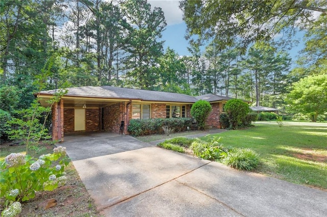 view of front of house featuring a front lawn and a carport