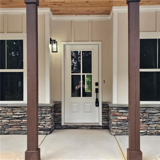 6093 Wayarer Dr, Villa Rica, GA 30180 - entrance to property with stone siding