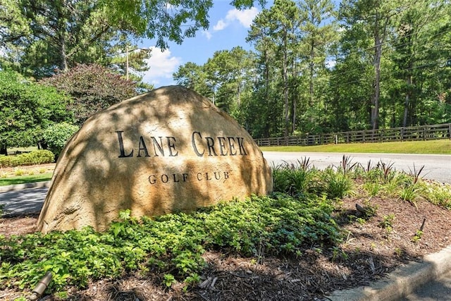 view of community / neighborhood sign