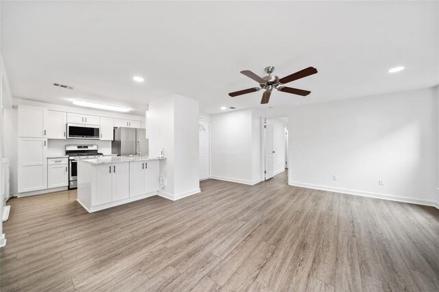1379 Keys Lake Dr NE, Brookhaven, GA 30319 - kitchen featuring stainless steel appliances, light wood-style floors, visible vents, and open floor plan