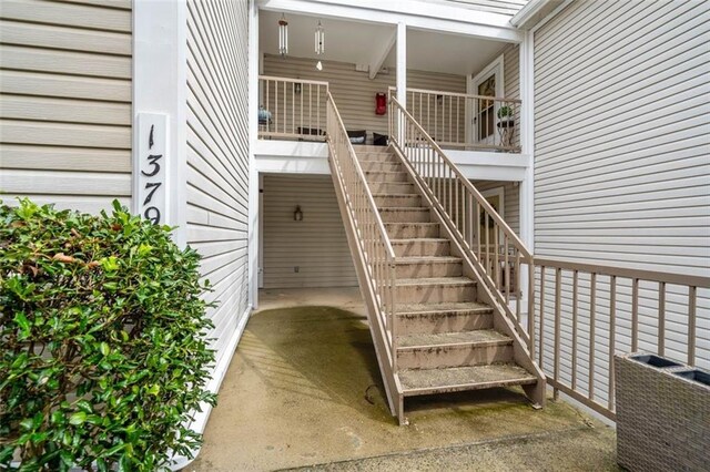 1379 Keys Lake Dr NE, Brookhaven, GA 30319 - view of stairs