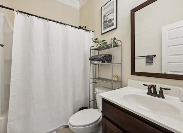 bathroom with vanity, ornamental molding, a shower with shower curtain, and toilet