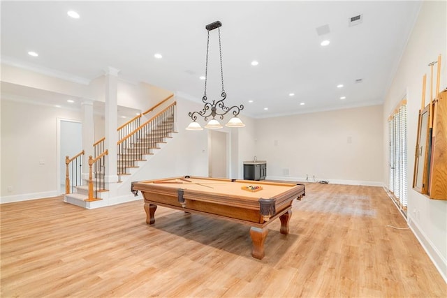 playroom with ornamental molding, light wood-type flooring, visible vents, and recessed lighting