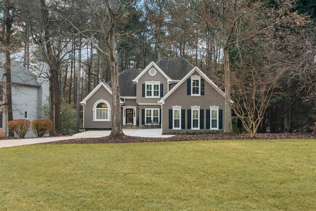 view of front property featuring a front lawn