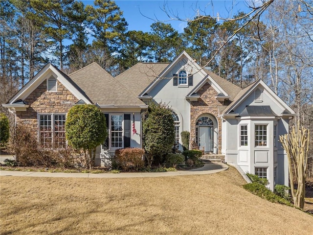 view of front property featuring a front yard