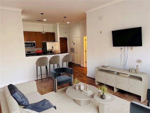 living room featuring dark wood-style floors, ornamental molding, baseboards, and recessed lighting