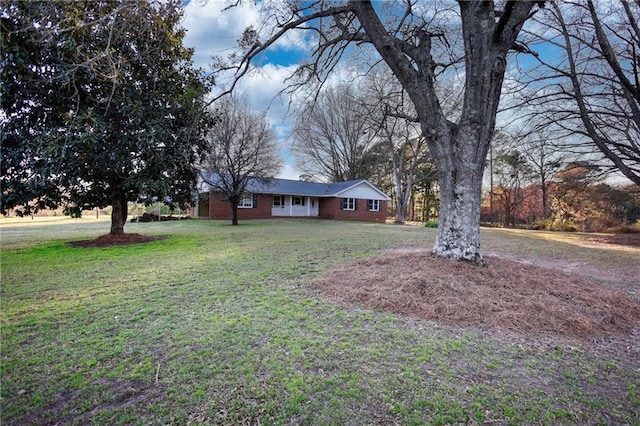 view of front of property with a front yard