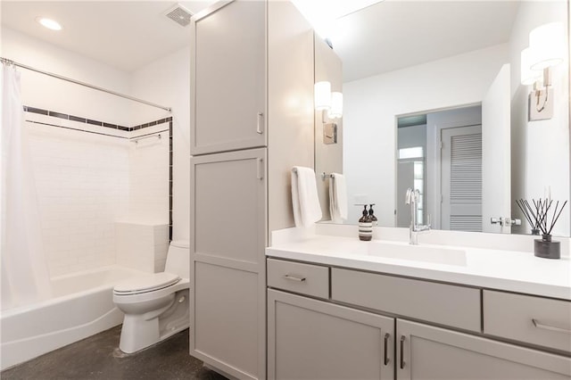 full bathroom with vanity, visible vents, recessed lighting, shower / bath combo with shower curtain, and toilet