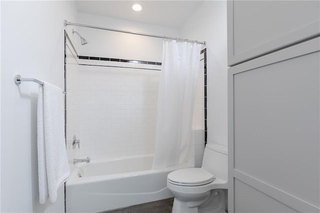 full bathroom with recessed lighting, toilet, and shower / tub combo with curtain