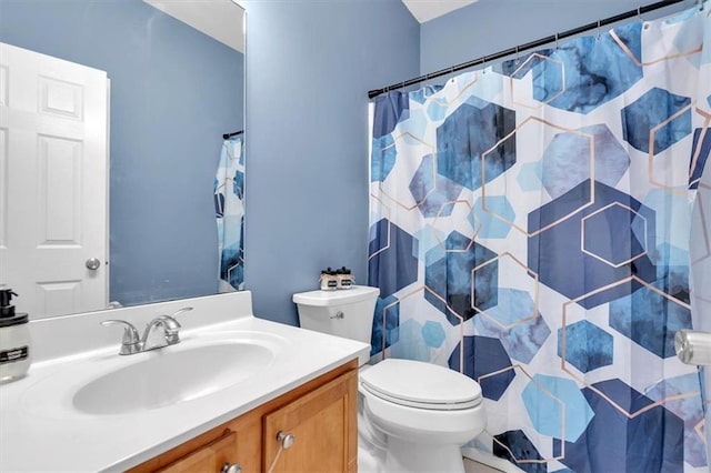 full bath featuring vanity, toilet, and curtained shower