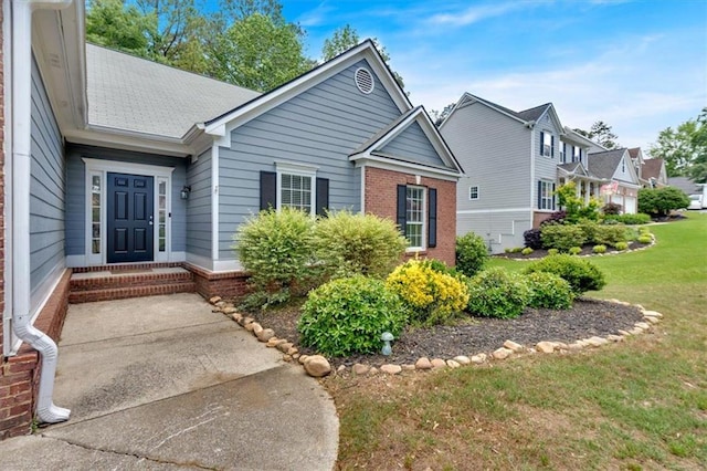view of front facade featuring a front lawn and brick siding