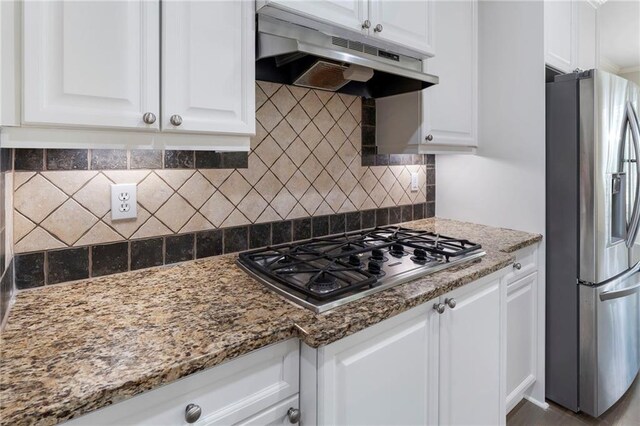 183 Applewood Ln, Acworth, GA 30101 - kitchen featuring stainless steel appliances, under cabinet range hood, white cabinets, and backsplash