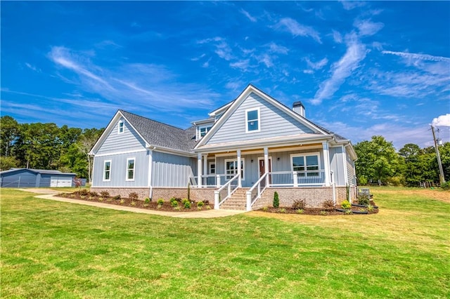 view of front of house featuring a front lawn and a porch