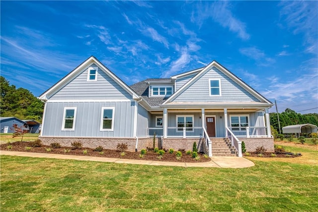 craftsman house featuring covered porch and a front yard