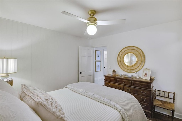 bedroom with ceiling fan