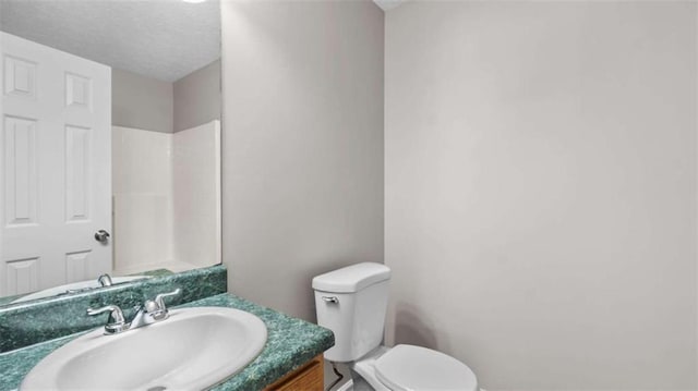 35 Ravenwood Dr, Rockmart, GA 30153 - full bath with toilet and vanity