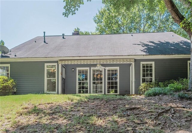 402 Roswell Green Ln, Roswell, GA 30075 - rear view of property with a chimney and a shingled roof