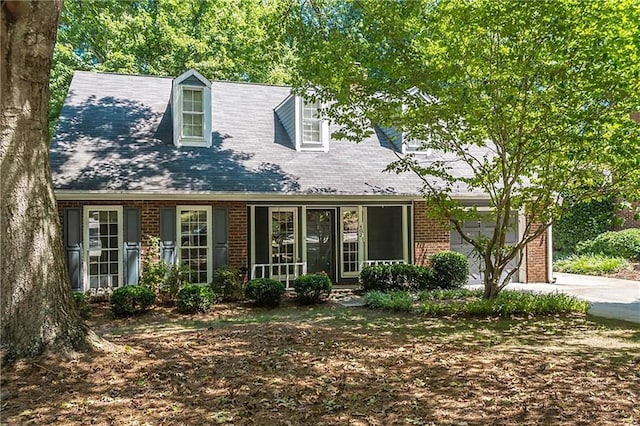 402 Roswell Green Ln, Roswell, GA 30075 - new england style home with brick siding