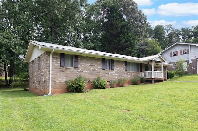 view of front of property with a front yard