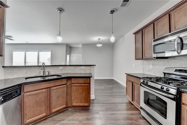 kitchen with visible vents, appliances with stainless steel finishes, decorative backsplash, and a sink