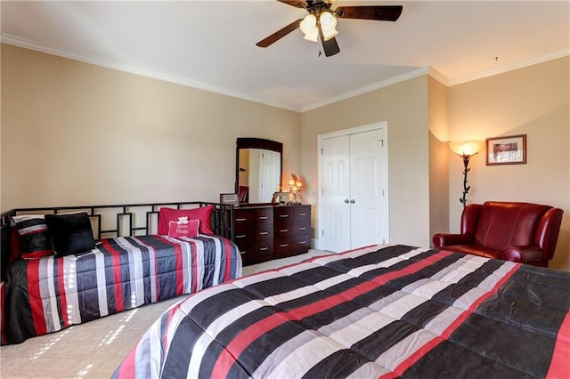 bedroom featuring crown molding, a closet, and ceiling fan