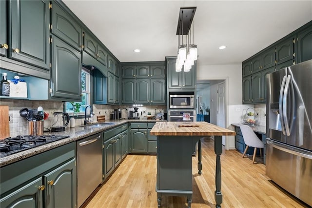 177 Coopers Pond Dr, Lawrenceville, GA 30044 - kitchen featuring appliances with stainless steel finishes, a sink, tasteful backsplash, and recessed lighting