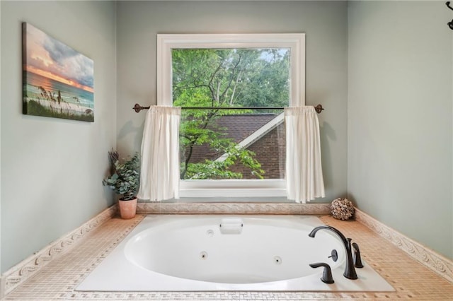 177 Coopers Pond Dr, Lawrenceville, GA 30044 - full bath featuring a jetted tub