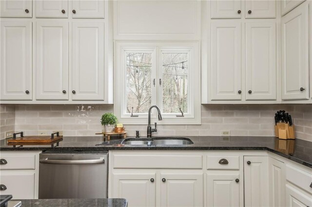 kitchen featuring crown molding, wine cooler, a kitchen island, dark wood-style floors, and backsplash