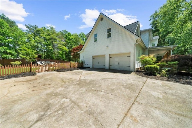 9035 Walnut Cove Ct, Gainesville, GA 30506 - view of side of property featuring an attached garage and driveway