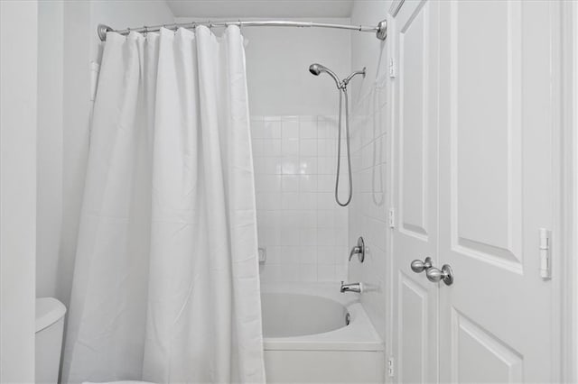 full bath featuring shower / bathtub combination with curtain and toilet