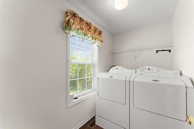 5523 Green Cir, Clermont, GA 30527 - laundry room with independent washer and dryer and baseboards