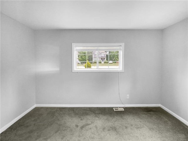 spare room with carpet flooring