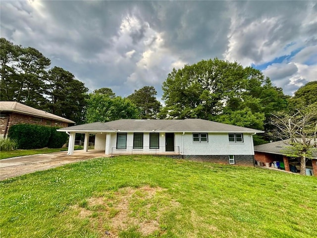 single story home with a carport, a front yard, and driveway