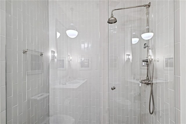 3630 Peachtree Rd NE Unit 3302, Atlanta, GA 30326 - bedroom featuring baseboards, multiple windows, light wood-type flooring, and visible vents