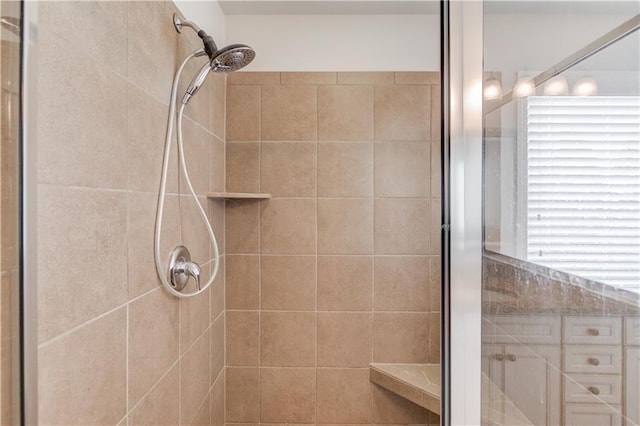 full bath with tiled shower