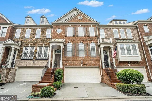 townhome / multi-family property featuring a garage