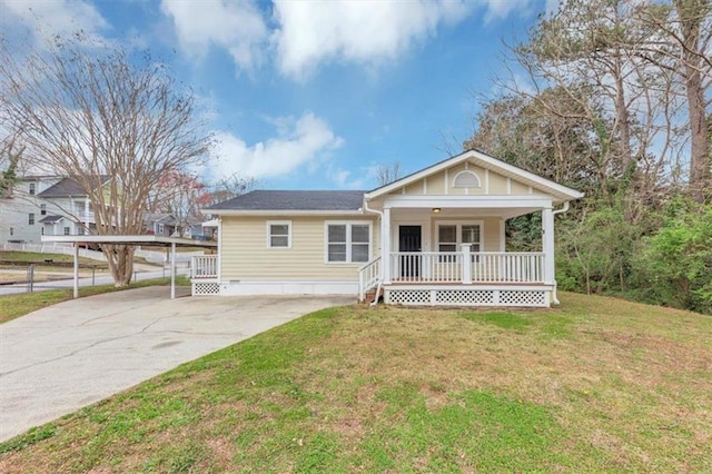 view of front of home with a porch, driveway, and a front yard