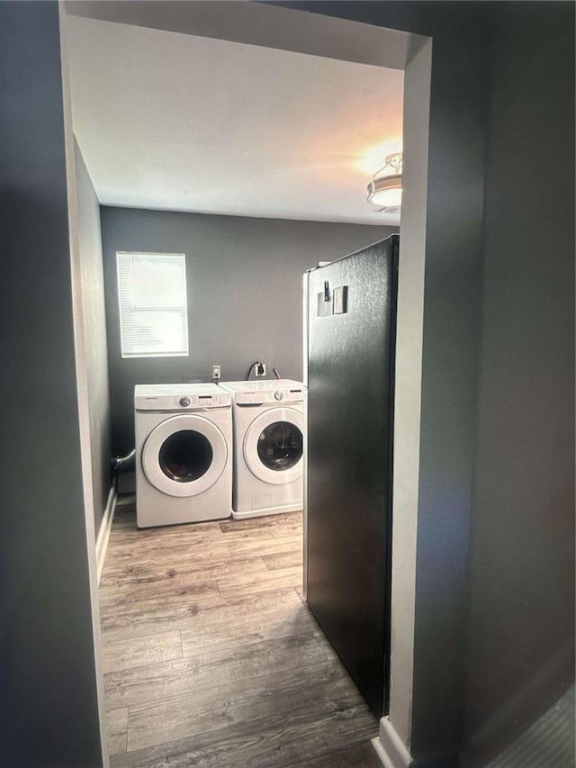1132 SE Oak Knoll Ter SE, Atlanta, GA 30315 - washroom featuring washing machine and clothes dryer, wood finished floors, and baseboards
