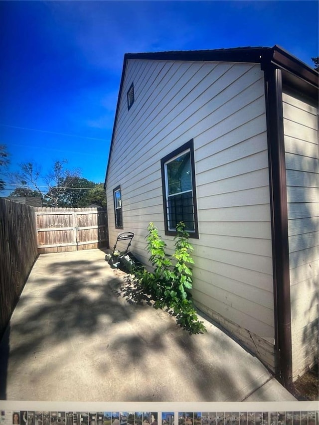 1132 SE Oak Knoll Ter SE, Atlanta, GA 30315 - view of home's exterior with a patio area