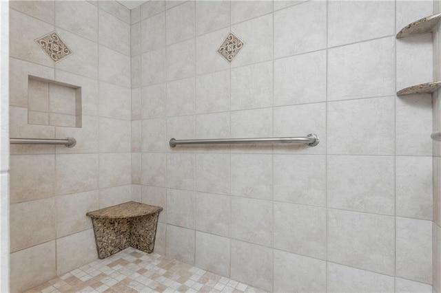 bathroom featuring a tile shower