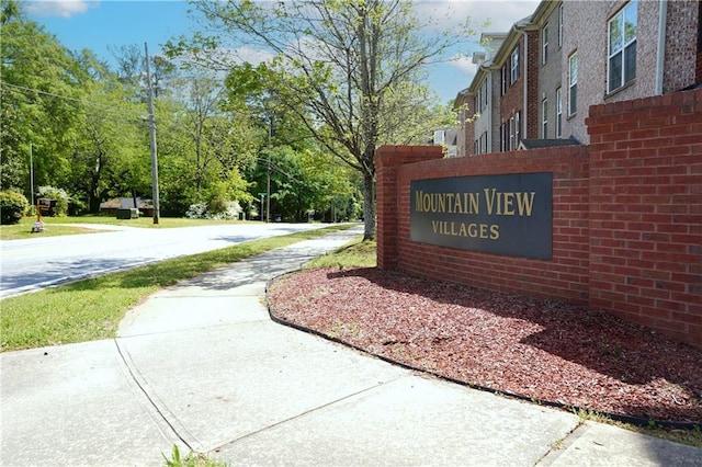 view of community / neighborhood sign