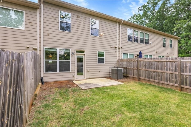 5312 Brooklands Dr, Lithonia, GA 30058 - rear view of property featuring a fenced backyard