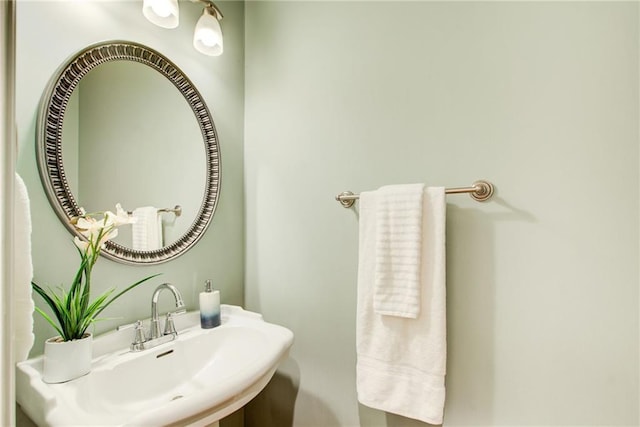 bathroom featuring sink