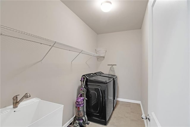 laundry room with sink and washing machine and clothes dryer