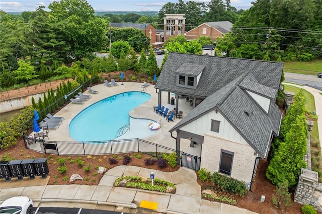 240 Walker Ave, Roswell, GA 30076 - community pool with a patio