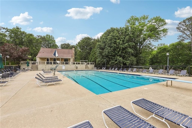 2819 Saddlebrook Way NW, Marietta, GA 30064 - community pool with a patio area and view of wooded area