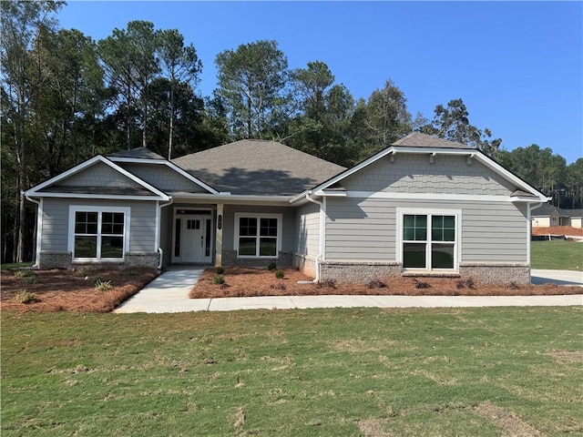 craftsman house with a front yard