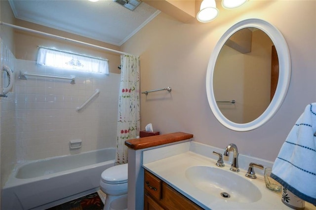 118 Heritage Way, Peachtree City, GA 30269 - full bathroom featuring toilet, vanity, crown molding, and shower / tub combo with curtain