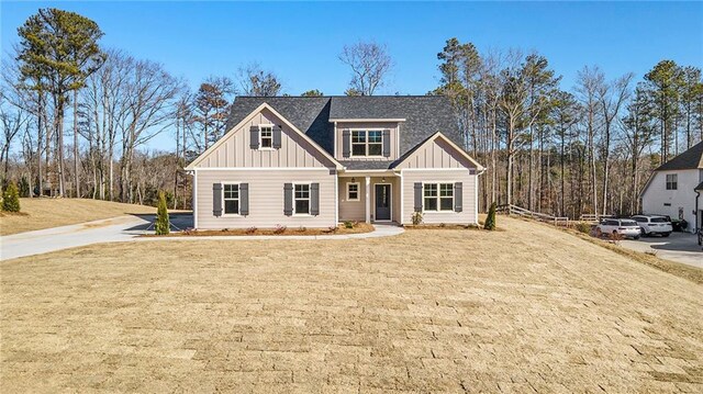 view of front of house featuring covered porch and a front lawn